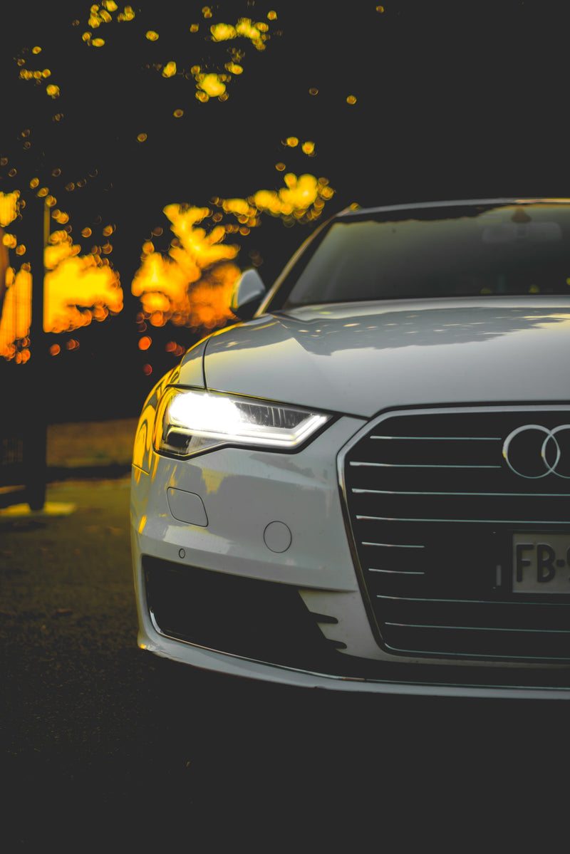 Choosing the Right Car Headlight Bulb - Halogen, LED or HID?
